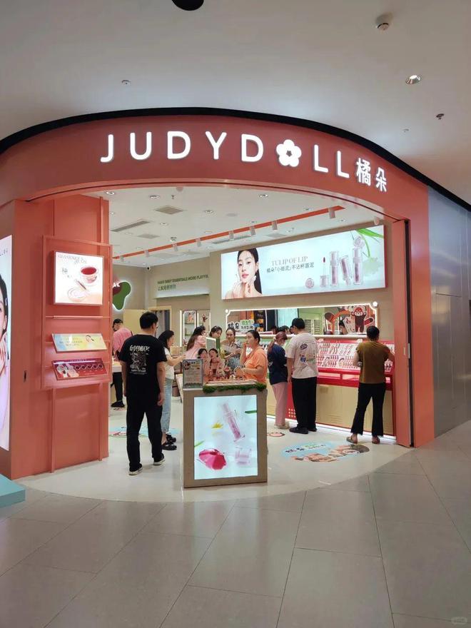 5%首店潮、两品牌冲上市、盒马首盈利‌冰球突破豪华版零售周报沪离境退税增8(图13)